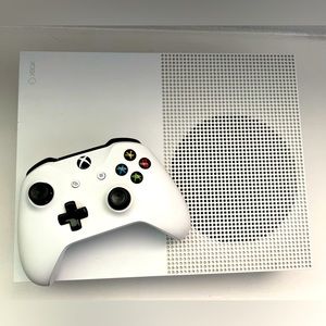 500GB White with 2 cables + 4 Xbox games